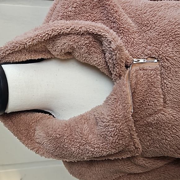 Camel Pocket Faux Fur Overlap Collar Fleece - Picture 2 of 7